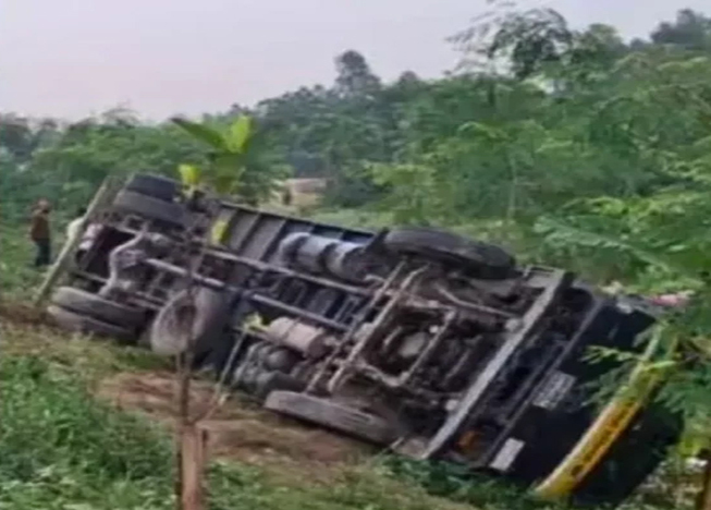 ঢাকা-টাঙ্গাইল মহাসড়কে নিহত ১৫ জনের ১৩ জনের বাড়িই নওগাঁর মান্দায়