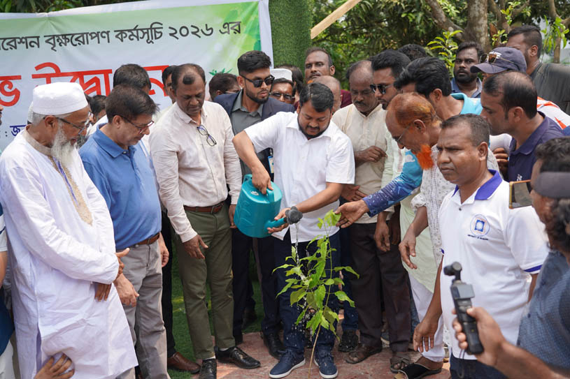 রাজশাহীতে আড়াই লাখ বৃক্ষরোপণ কর্মসূচির উদ্বোধন করলেন রাসিক প্রশাসক