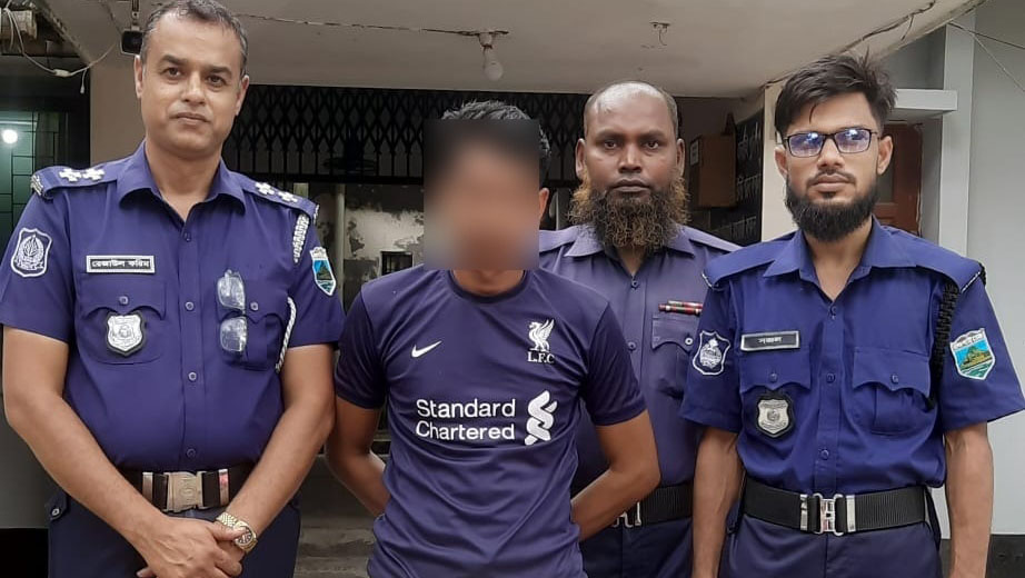 দুর্গাপুরে গাড়ির গ্লাস ভেঙে ১২ লাখ টাকা চুরি : গ্রেপ্তার ১