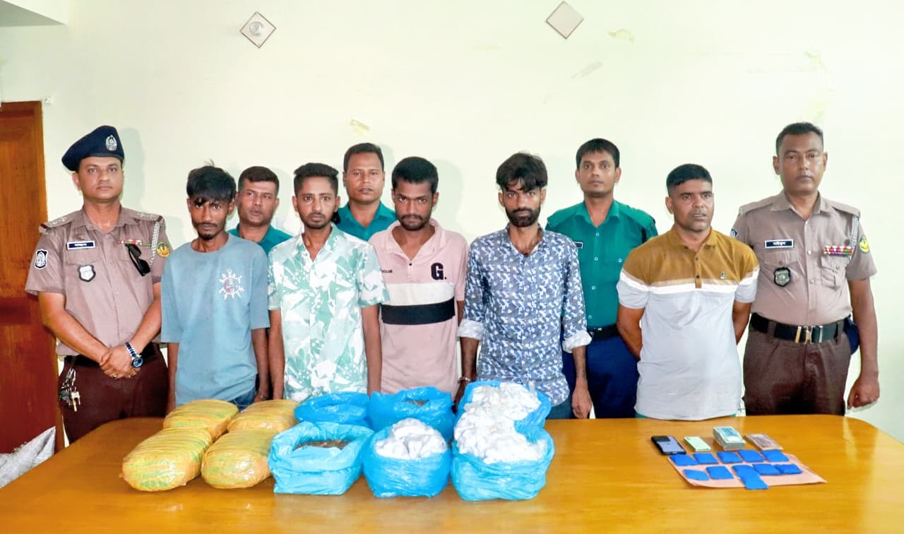 আরএমপিতে ১৫ কেজি গাঁজা ও ২০৫৫ পিস ইয়াবাসহ গ্রেপ্তার ৫