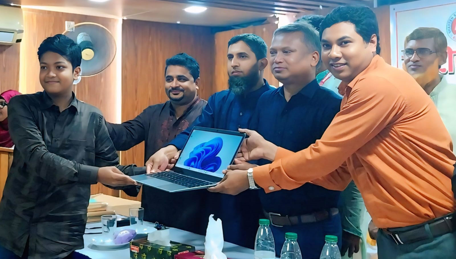 রাজশাহীতে এসইএফ ফাউন্ডেশন পুরস্কার বিতরণ অনুষ্ঠিত